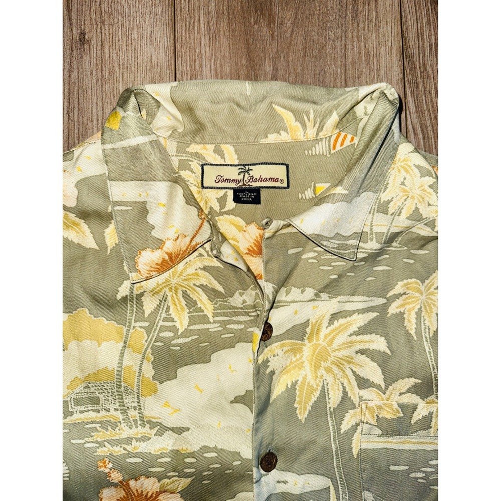 WB6 Tommy Bahama Tropical Island Hawaiian Camp Shirt Palm Trees Orange Flowers L - Picture 3 of 4